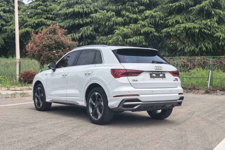 Audi Q3 2020 car image #8