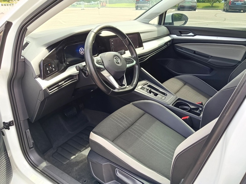 Volkswagen Golf 2021 car image #3