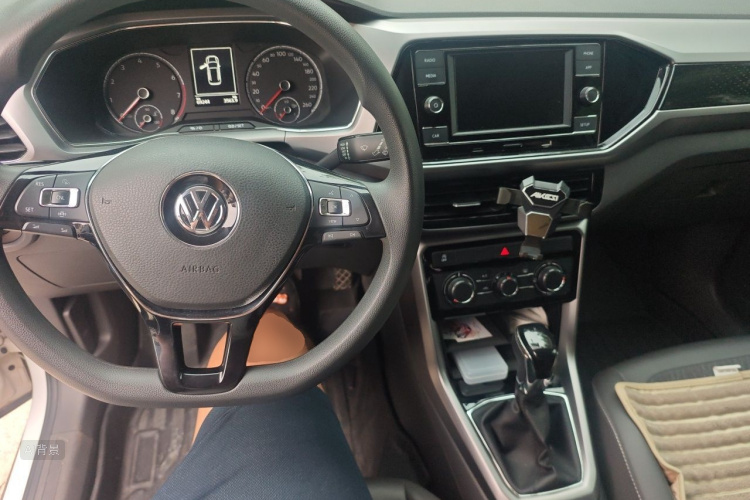Volkswagen T-Cross 2020 car image #11