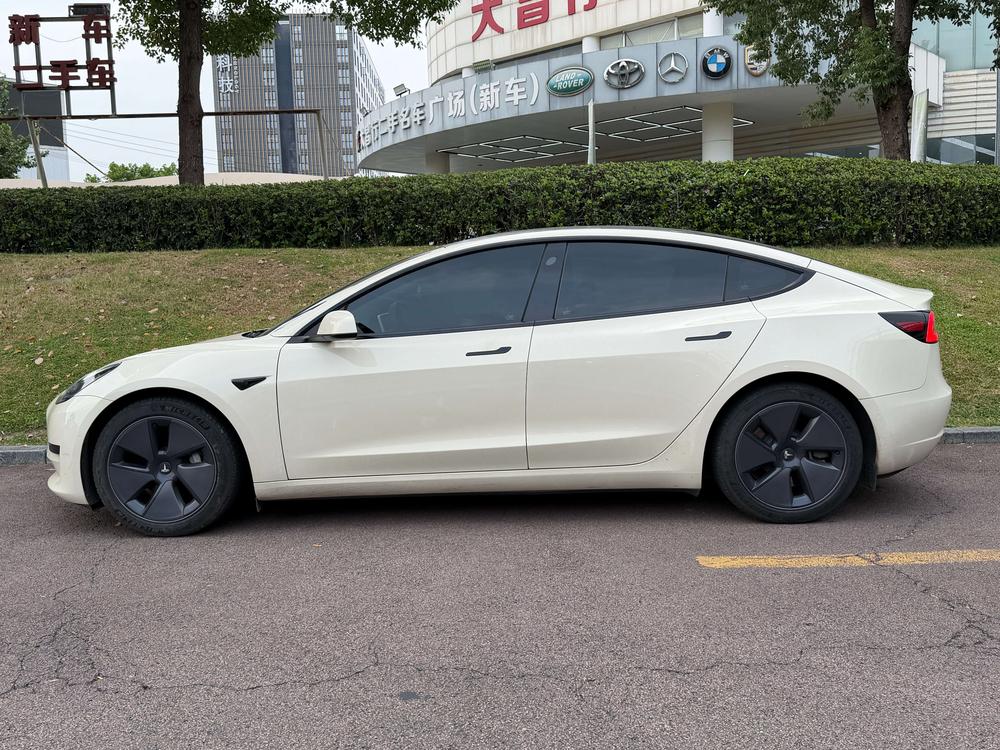 Tesla Model 3 2023 car image #3
