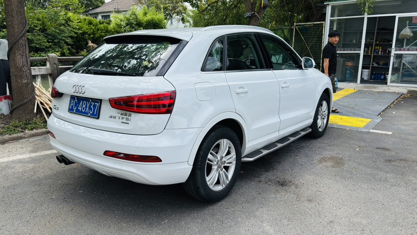 Audi Q3 2015 car image #9