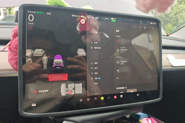 Tesla Model Y 2023 #16 Tesla Model Y 2023 car image #16