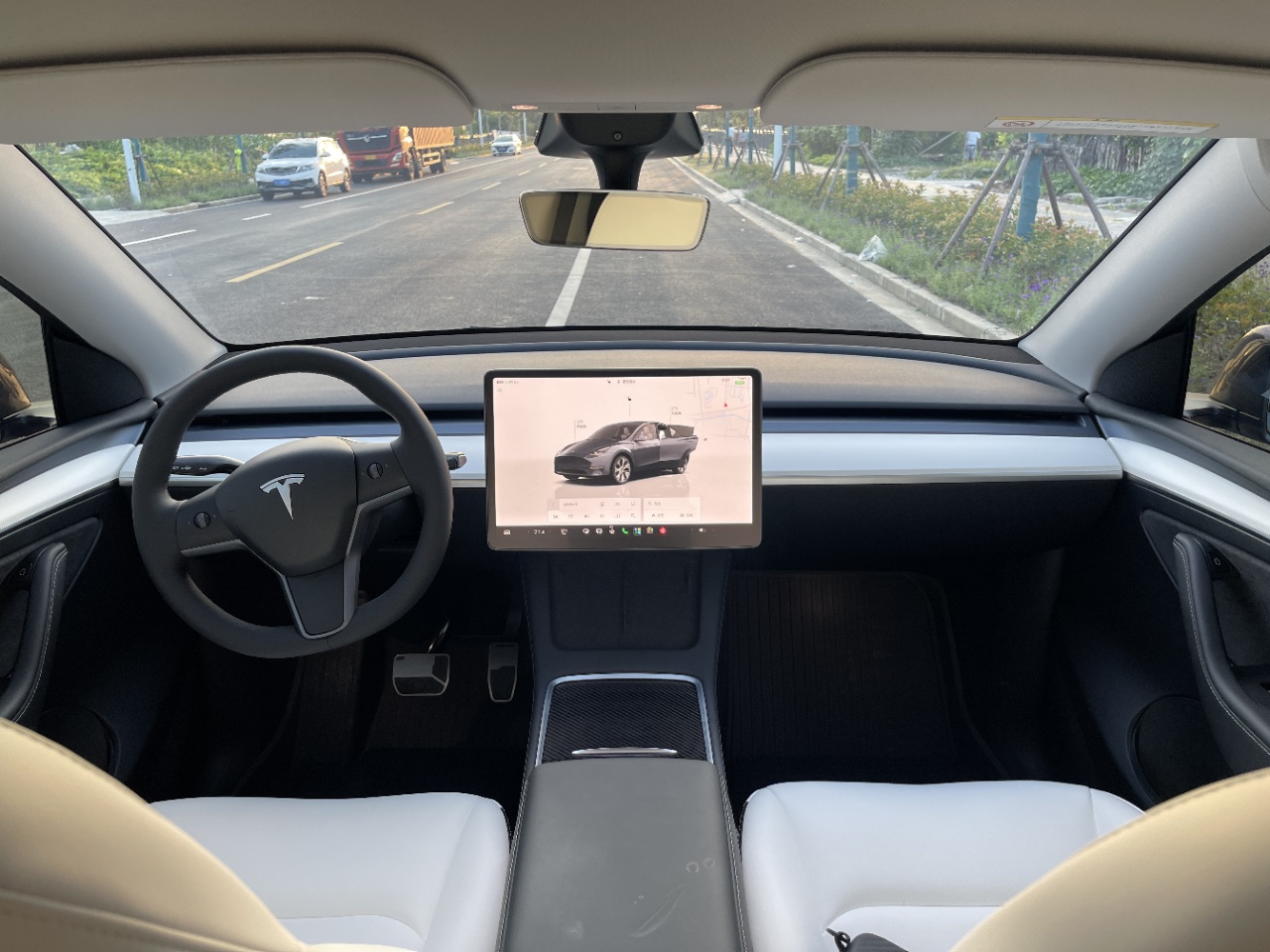 Tesla Model Y 2022 imagem de carro #4