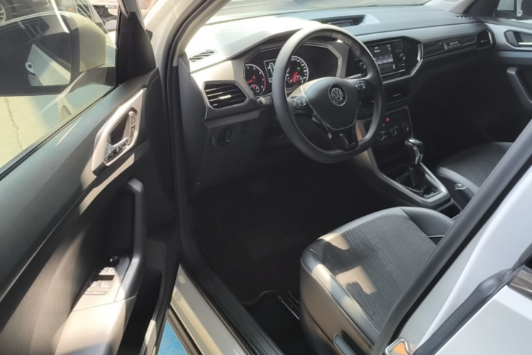 Volkswagen T-Cross 2020 #16 Volkswagen T-Cross 2020 car image #16