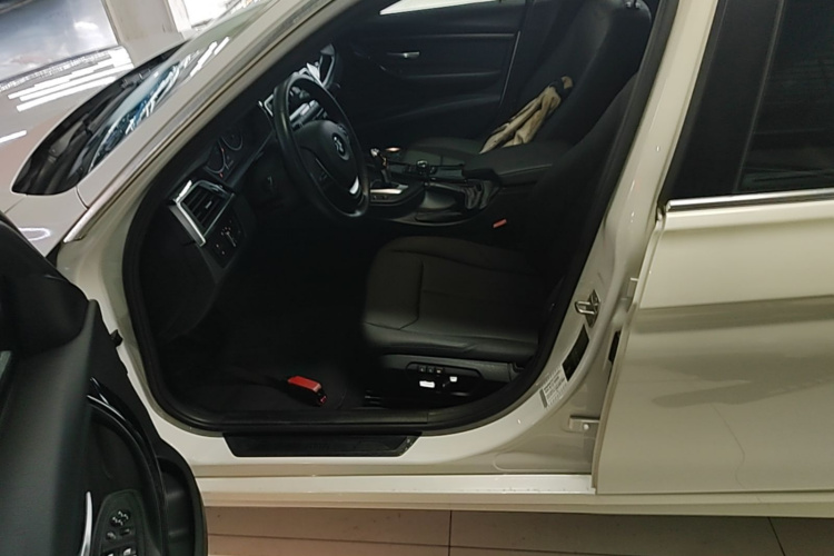 BMW 3 Series 2017 #15 BMW 3 Series 2017 car image #15