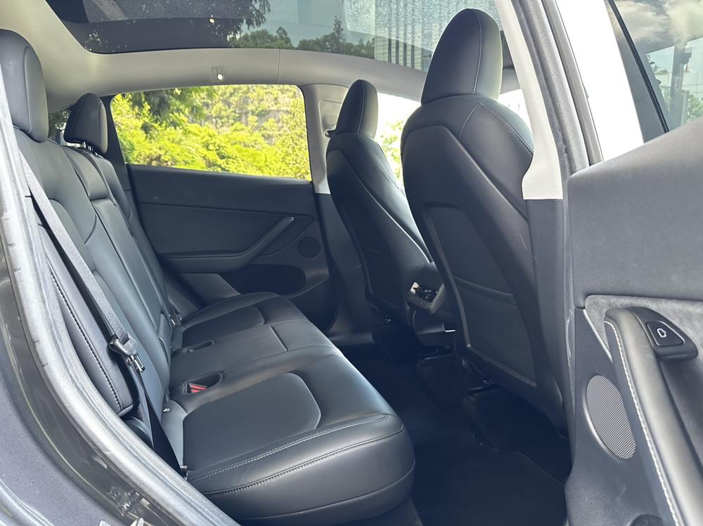 Tesla Model Y 2022 car image #17