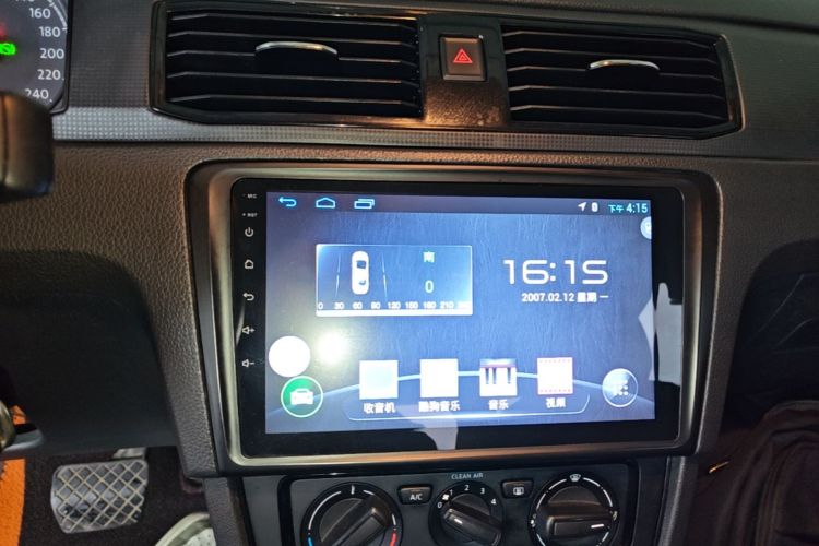 Volkswagen Santana 2017 car image #13