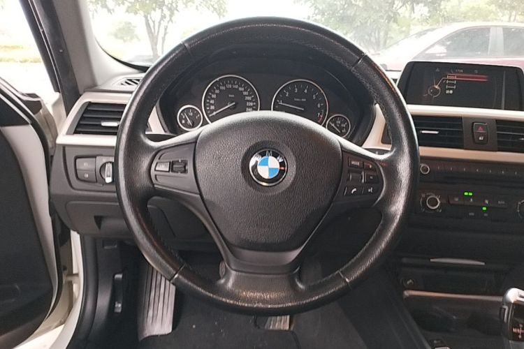 BMW 3 Series 2015 car image #11