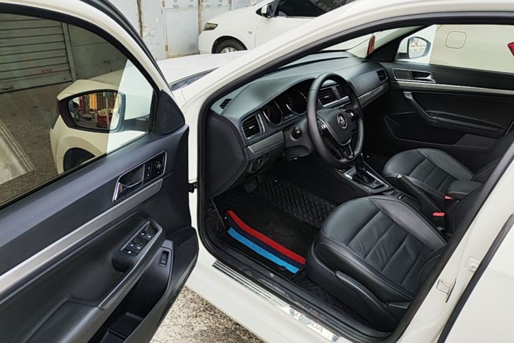 Volkswagen Lavida 2017 car image #16