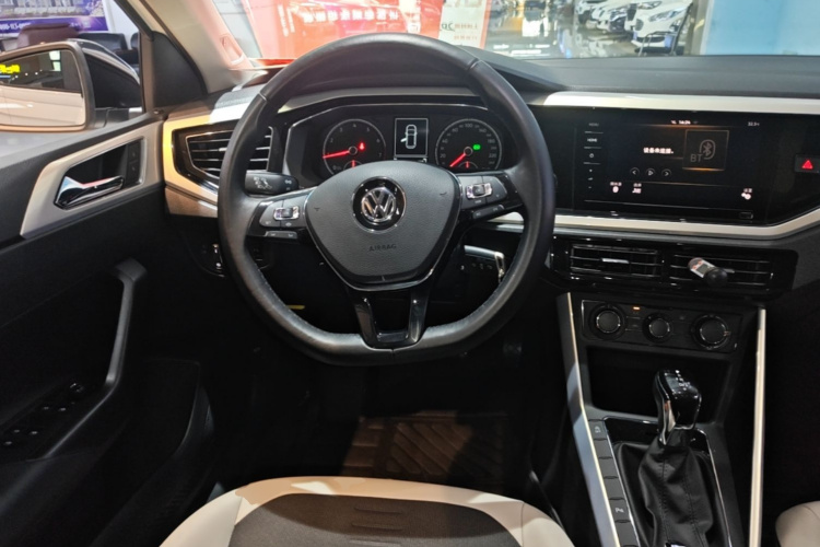 Volkswagen Polo 2020 car image #11
