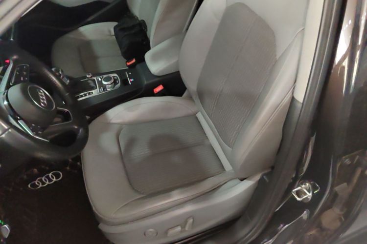 Audi A3 2019 car image #17