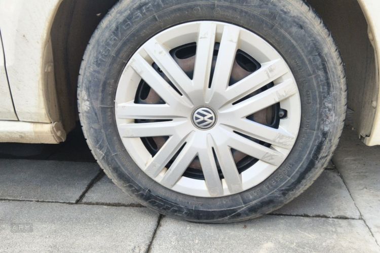 Volkswagen Polo 2015 car image #9