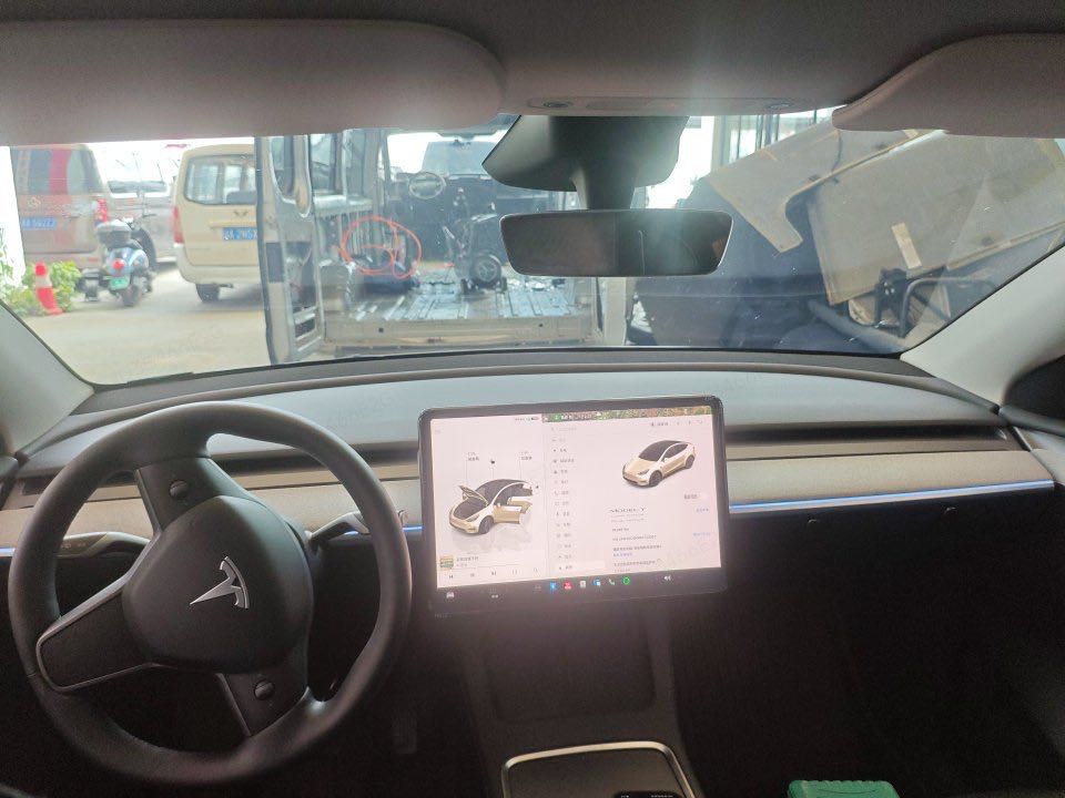 Tesla Model Y 2024 immagine di auto #7