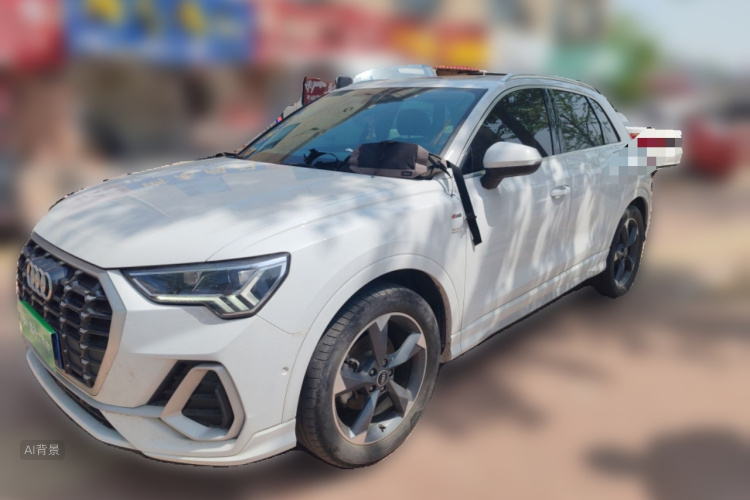 Audi Q3 2022 car image #2