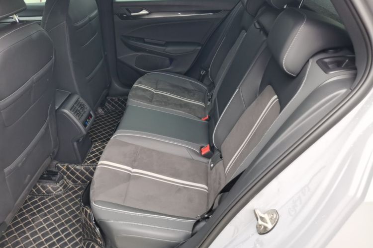 Volkswagen Golf 2024 car image #17