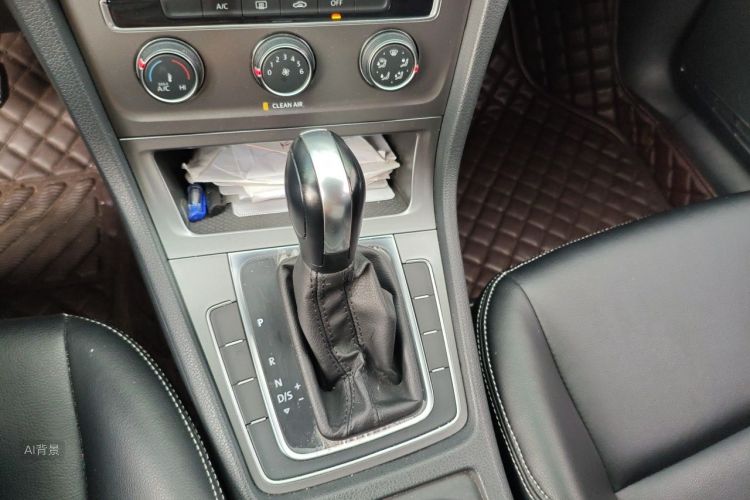 Volkswagen Golf 2017 car image #16