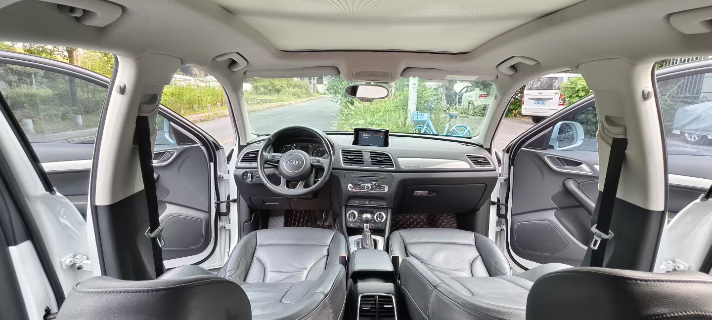 Audi Q3 2015 car image #7