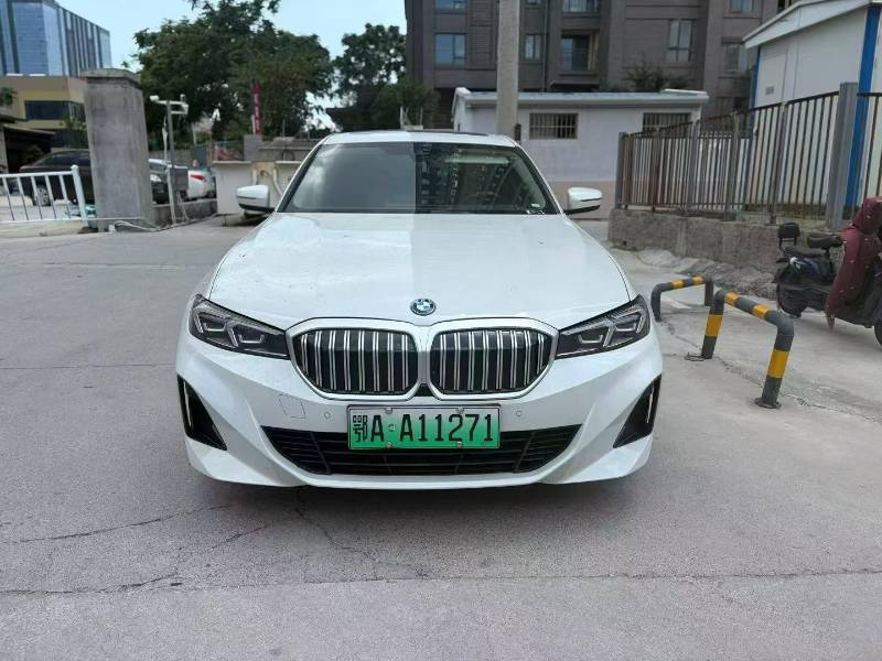BMW i3 2023 car image #2