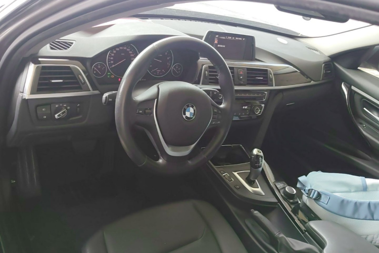 BMW 3 Series 2017 #11 BMW 3 Series 2017 car image #11