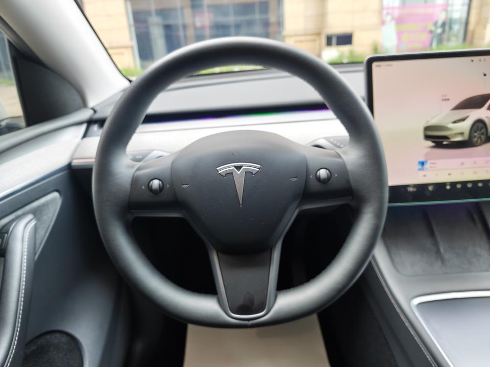 Tesla Model Y 2024 #10 Tesla Model Y 2024 car image #10