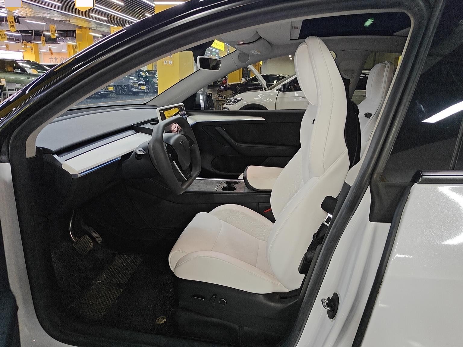 Tesla Model Y 2022 #2 Tesla Model Y 2022 car image #2
