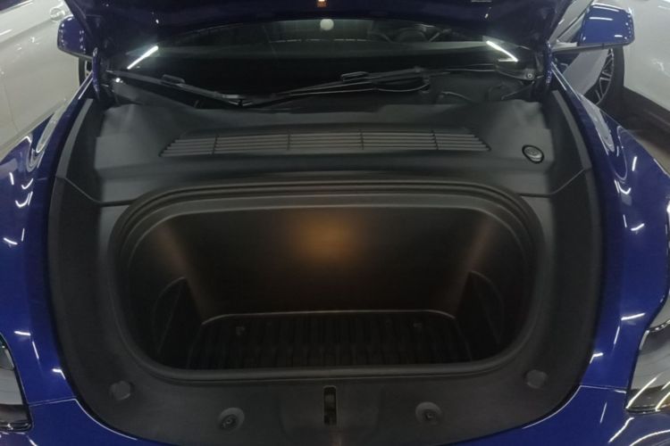 Tesla Model Y 2021 immagine di auto #20