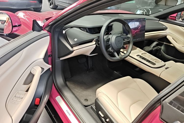 MI SU7 2025 car image #16