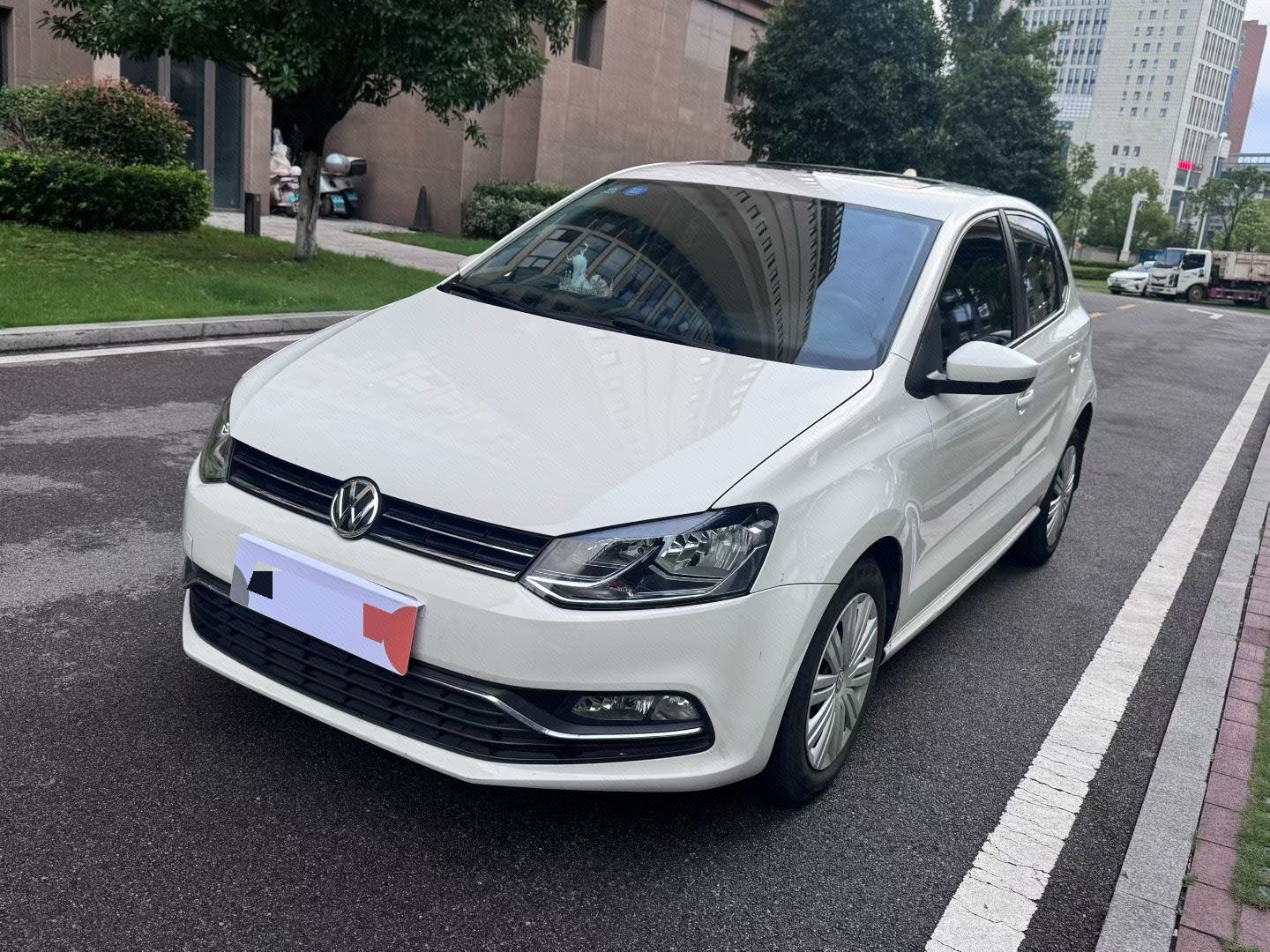 Volkswagen Polo 2019 car image 