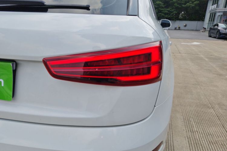 Audi Q3 2019 car image #8