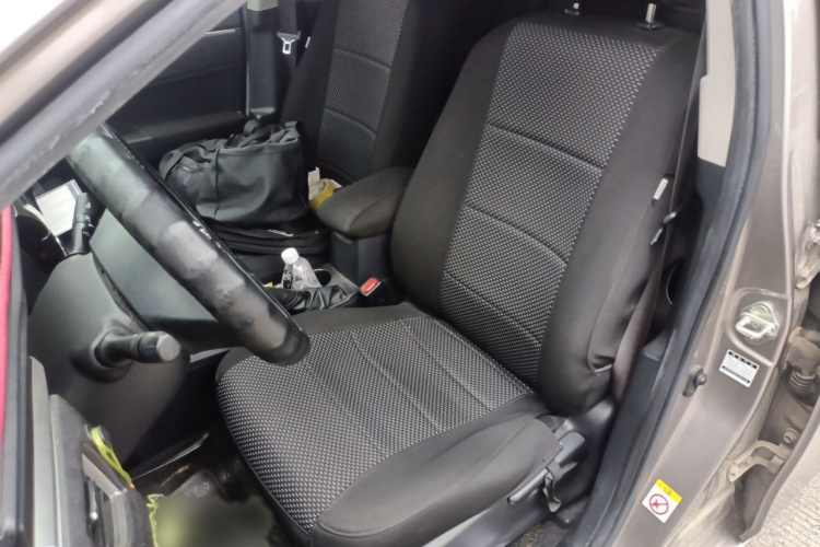 2015 car image #19