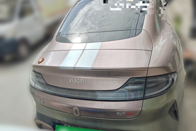 MI SU7 2024 immagine di auto #6