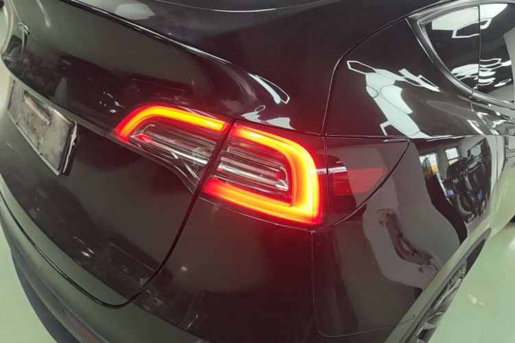 Tesla Model Y 2023 #8 Tesla Model Y 2023 car image #8