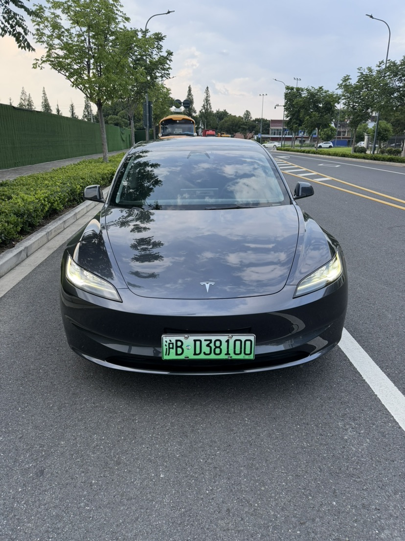 Tesla Model 3 2025 car image #2