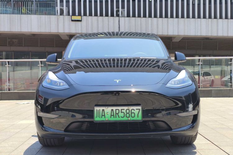 Tesla Model Y 2023 car image #3