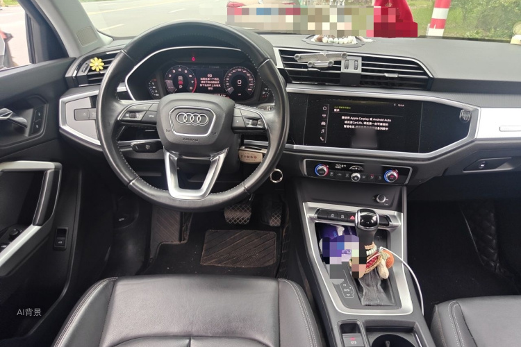 Audi Q3 2019 car image #11
