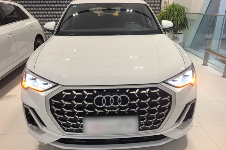 Audi Q3 2024 immagine di auto #3
