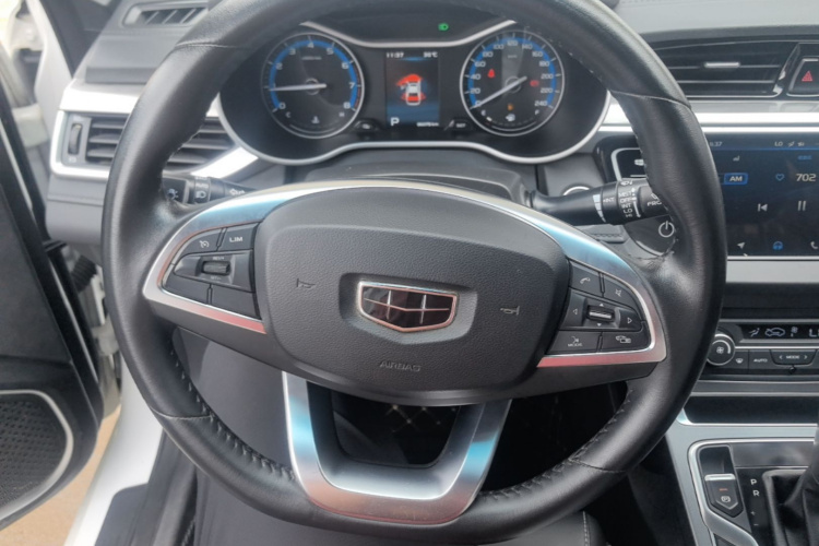 GEELY Emgrand 2019 car image #11