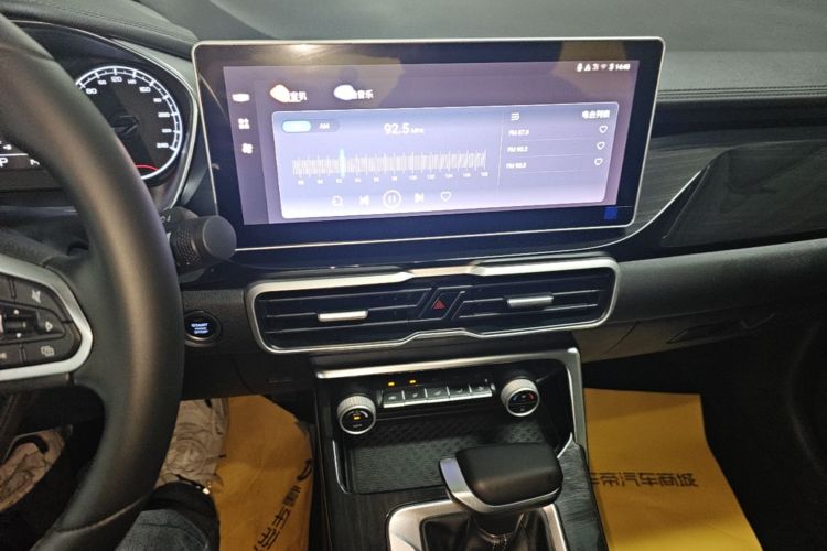 GEELY Coolray 2025 car image #13