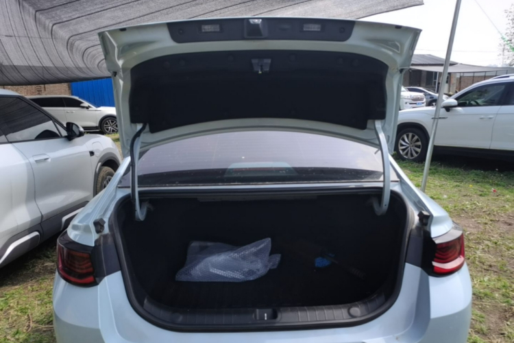 GEELY Emgrand L HiP 2022 صورة سيارة #19