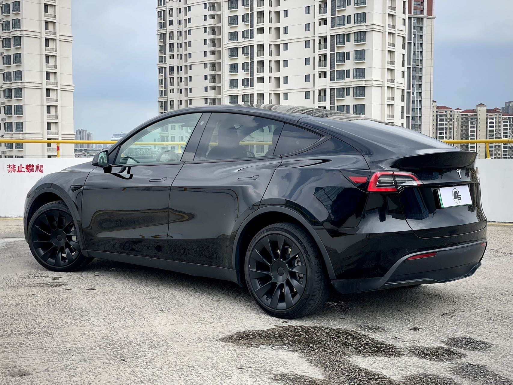 Tesla Model Y 2023 #6 Tesla Model Y 2023 car image #6