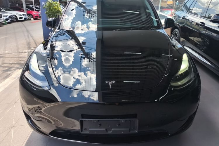 Tesla Model Y 2023 car image #3