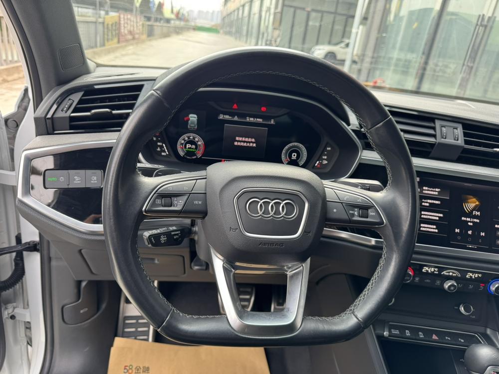 Audi Q3 2023 #10 Audi Q3 2023 صورة سيارة #10