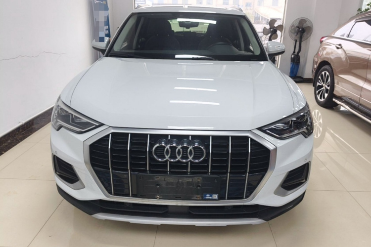 Audi Q3 2020 car image #3