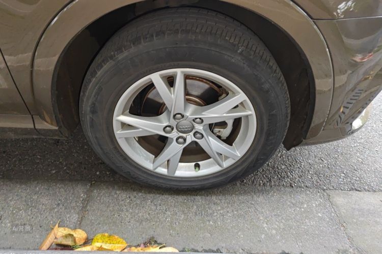 Audi Q3 2018 car image #9