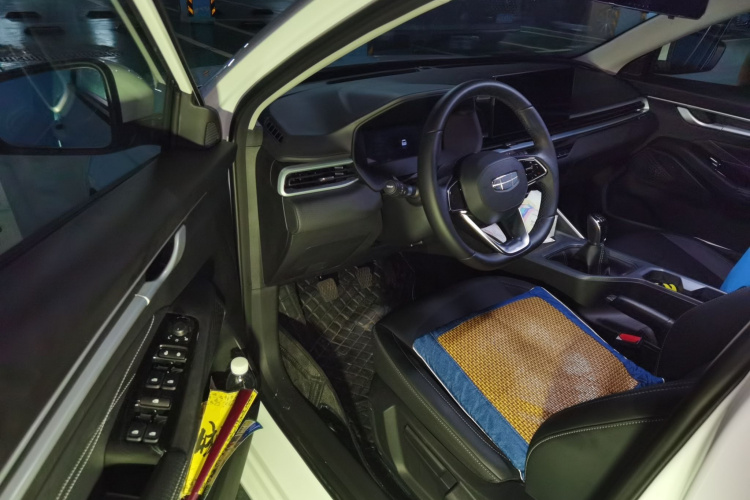 GEELY Emgrand 2025 car image #9
