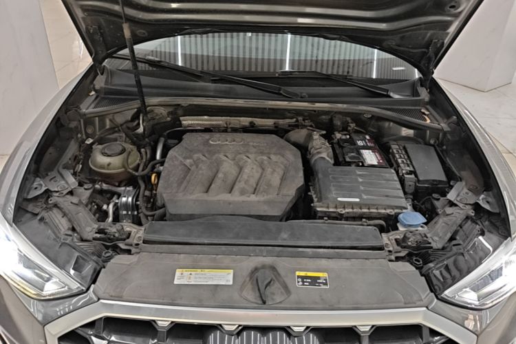 Audi Q3 2020 car image #22