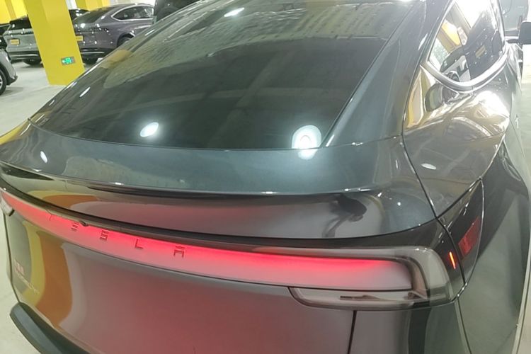 Tesla Model Y 2025 car image #6