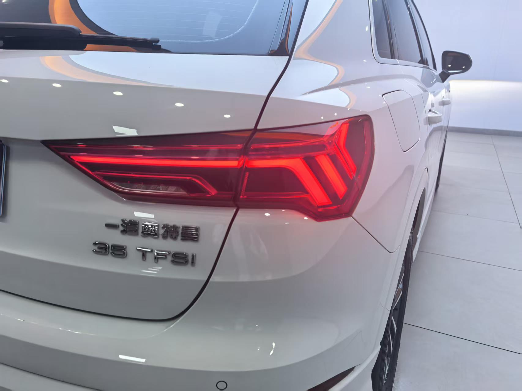 Audi Q3 2022 car image #6