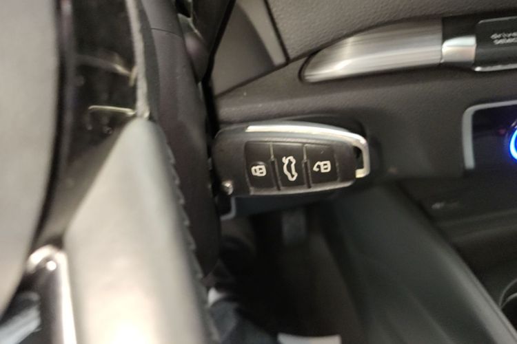 Audi A3 2018 car image #9