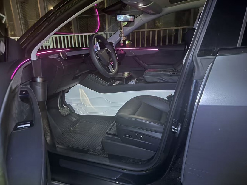 Tesla Model Y 2025 #4 Tesla Model Y 2025 car image #4